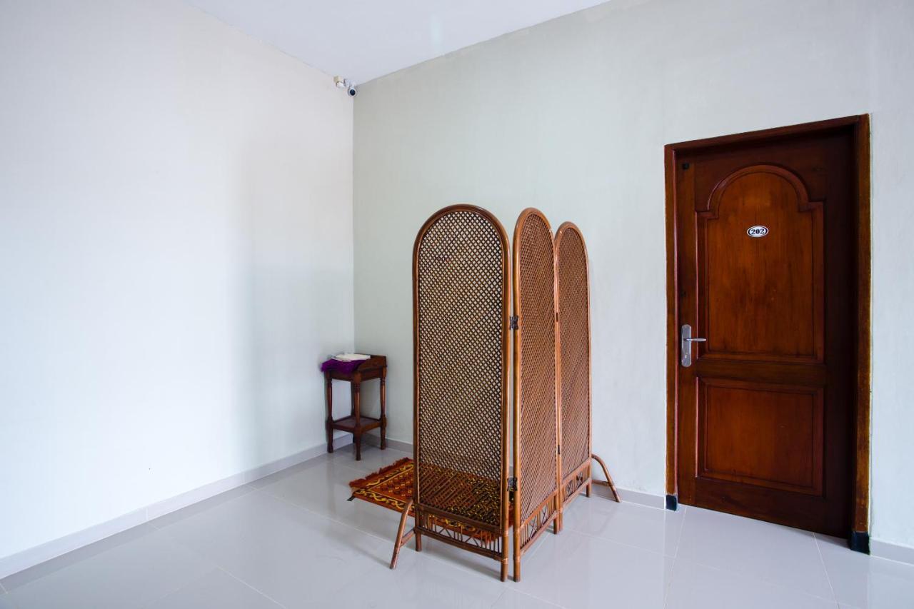 Safara Guesthouse Syariah Семаранг Экстерьер фото